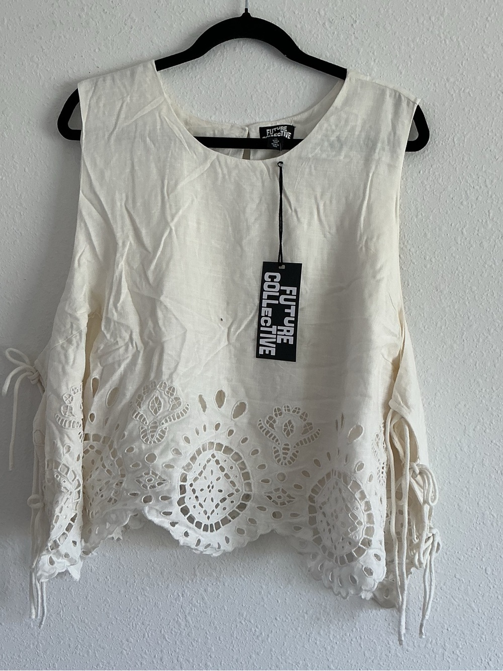 Women’s Cream Eyelet Lace-Up Sleeveless Camisole
